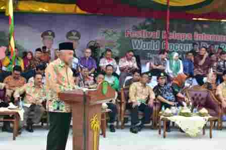 Gubernur Riau Ajak Stakeholder Ikut Pikirkan Nasib Petani Kelapa di Inhil